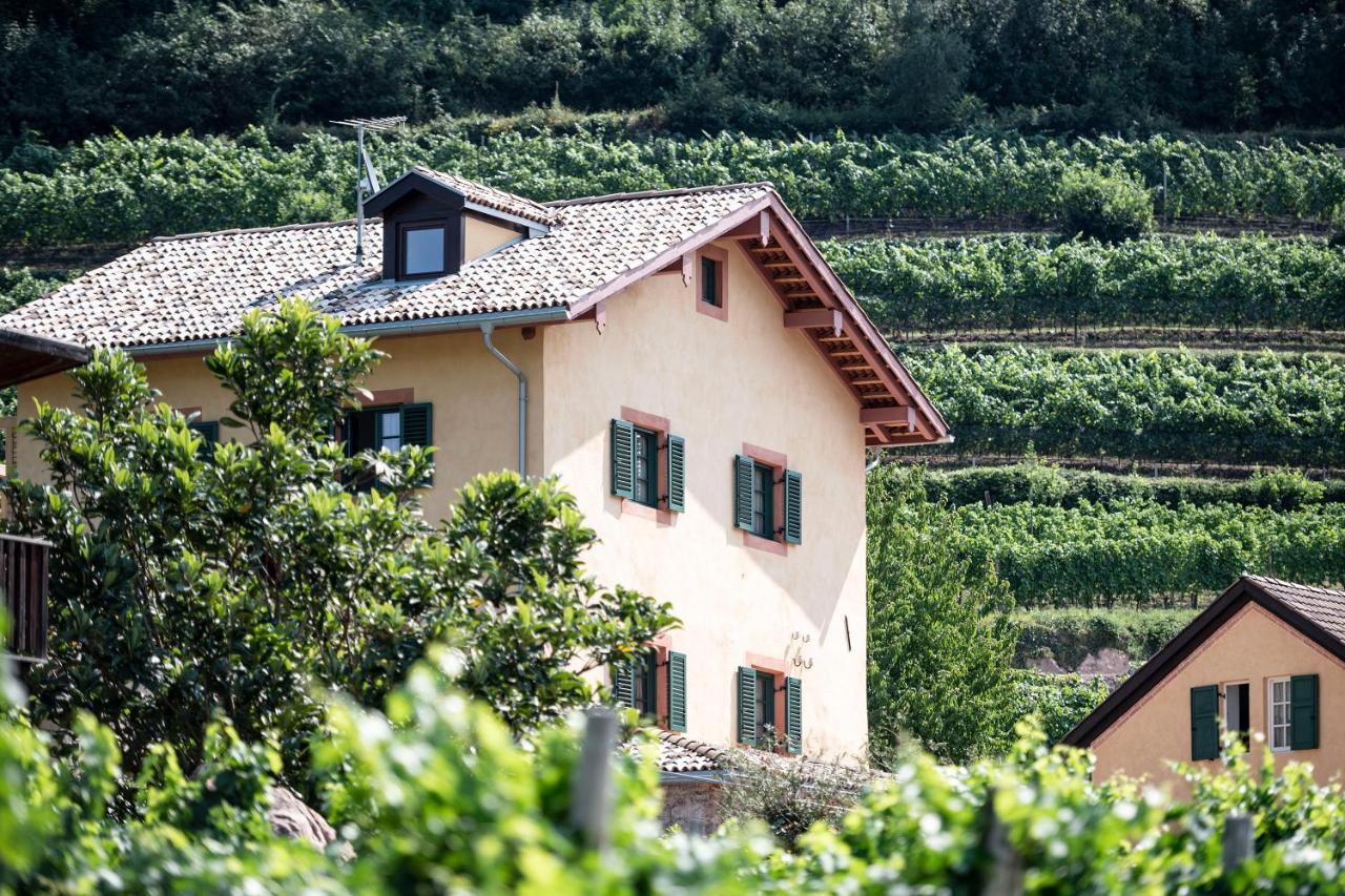 Weingut Kornell - Schafferhaus Cosmas Und Zeder Apartment Terlano Luaran gambar