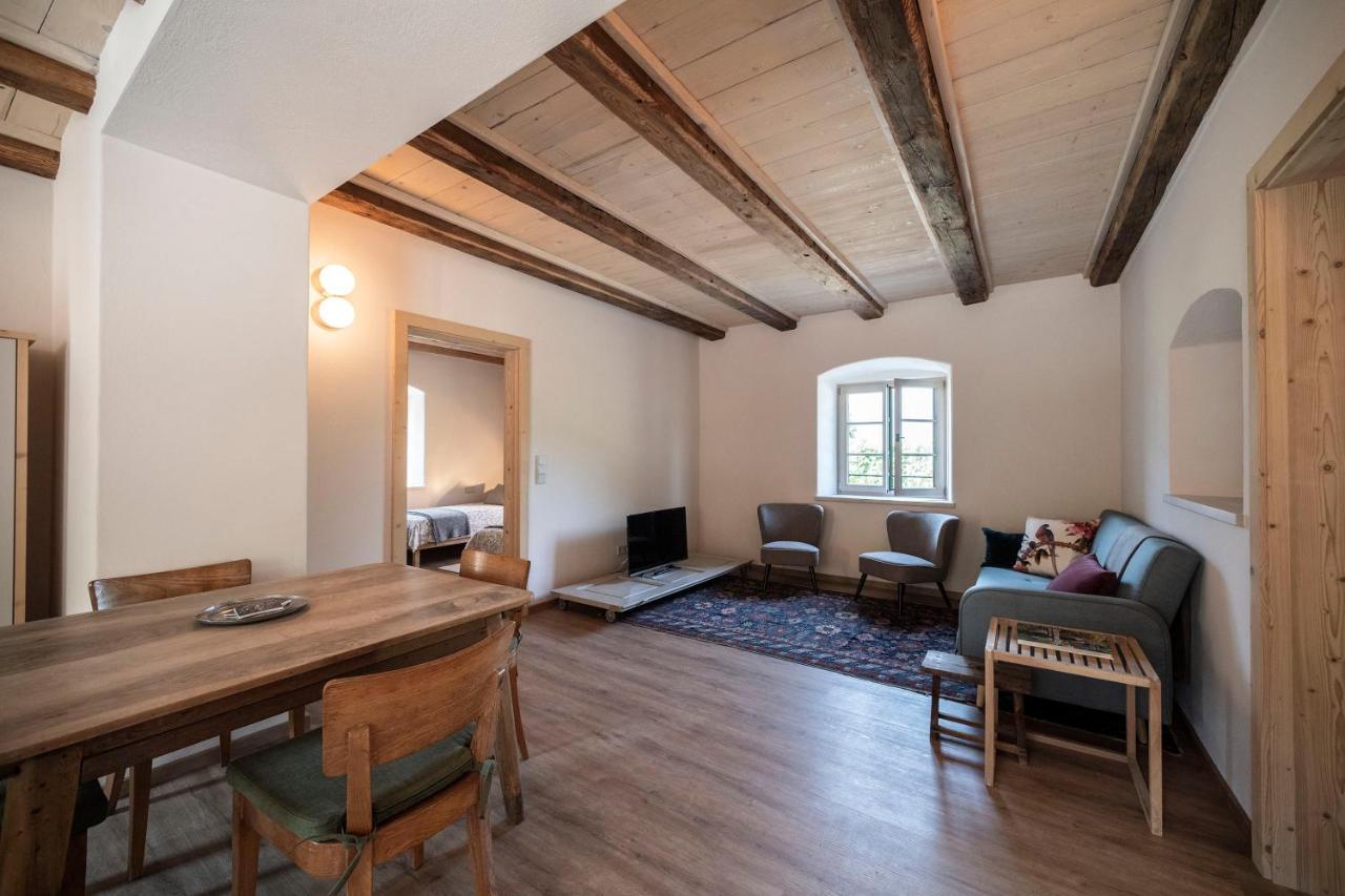 Weingut Kornell - Schafferhaus Cosmas Und Zeder Apartment Terlano Luaran gambar