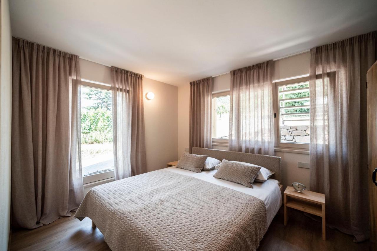 Weingut Kornell - Schafferhaus Cosmas Und Zeder Apartment Terlano Luaran gambar